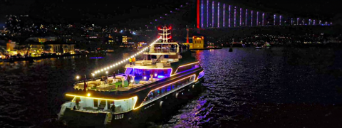 Megayacht-Tour durch Istanbul mit 3-Gänge-Menü und 25% Rabatt